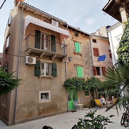 Apartment Veli Dvor Cres Exterior photo