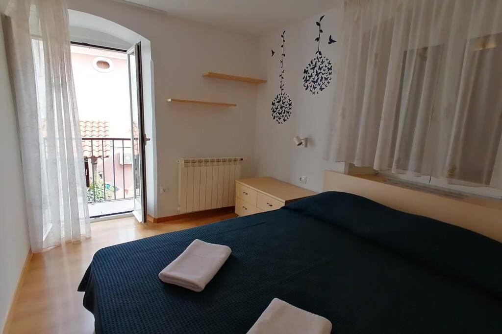 Apartment Veli Dvor Cres Exterior photo