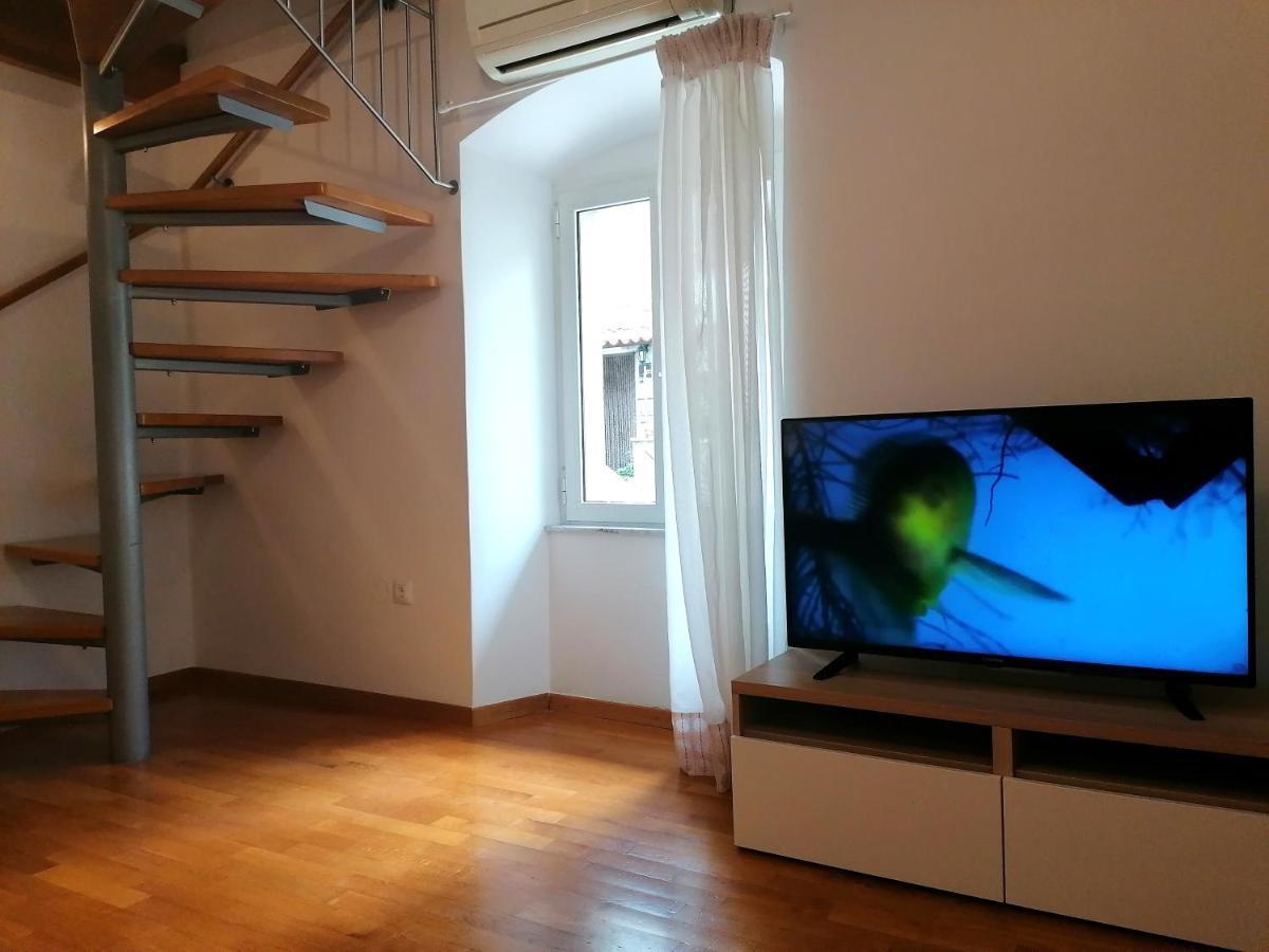 Apartment Veli Dvor Cres Exterior photo