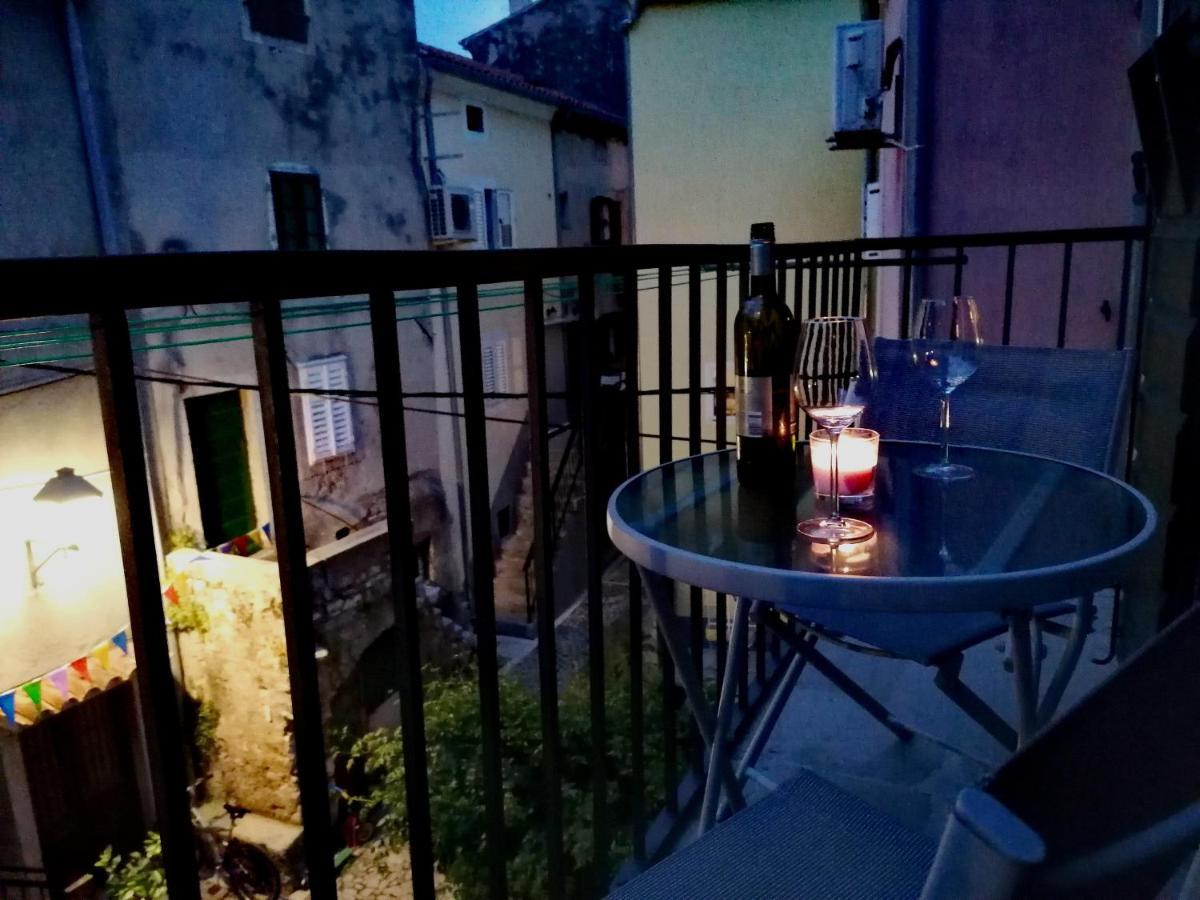 Apartment Veli Dvor Cres Exterior photo